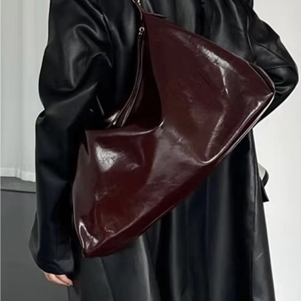Elegant Burgundy Leather Shoulder Bag